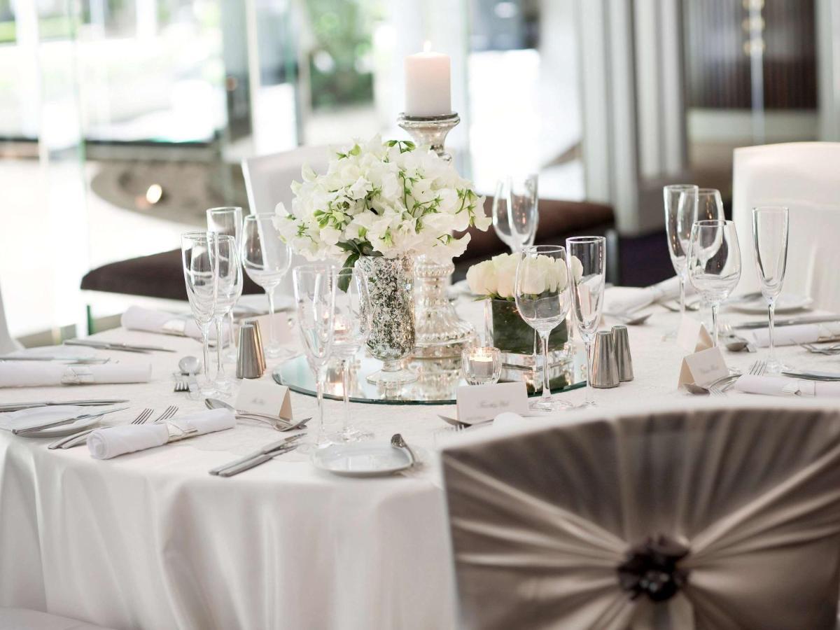 فندق بولمان سيدني هايد بارك المظهر الخارجي الصورة A table set for a formal dinner