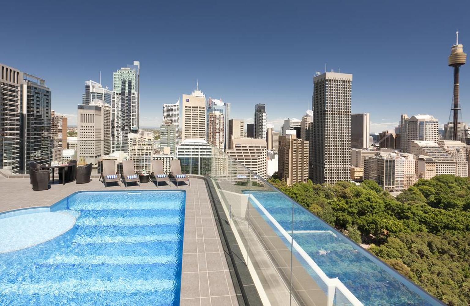 فندق بولمان سيدني هايد بارك المظهر الخارجي الصورة The rooftop pool at the Emporium Hotel South Bank