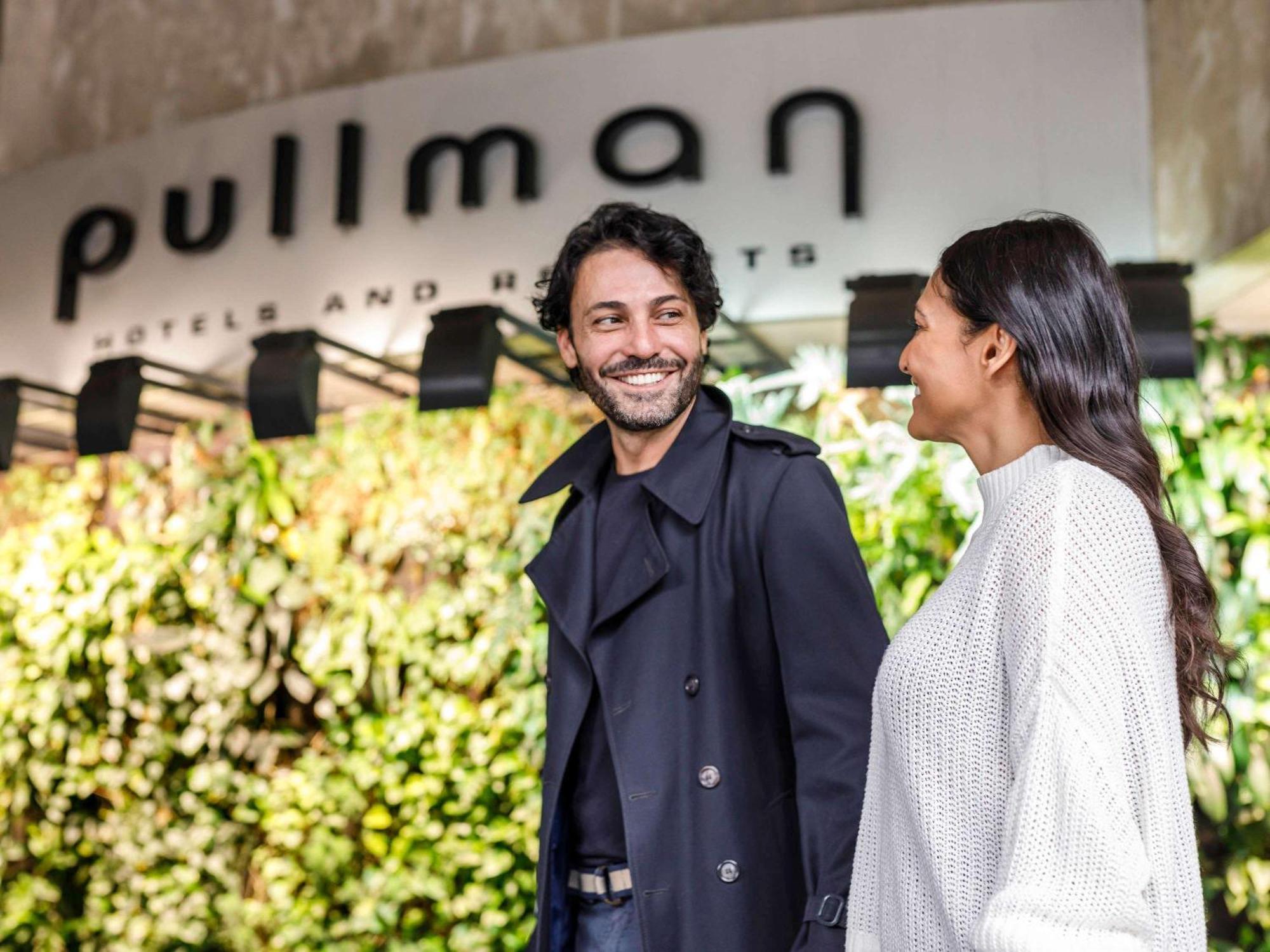 فندق بولمان سيدني هايد بارك المظهر الخارجي الصورة Pulman at the opening of his store in Madrid, 2019