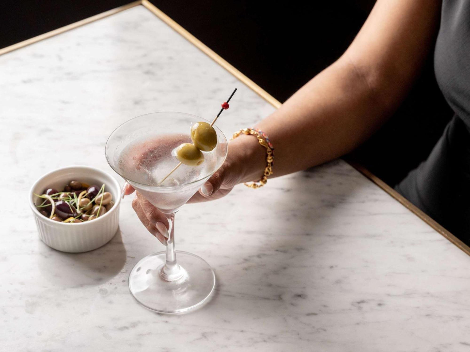 فندق بولمان سيدني هايد بارك المظهر الخارجي الصورة A martini